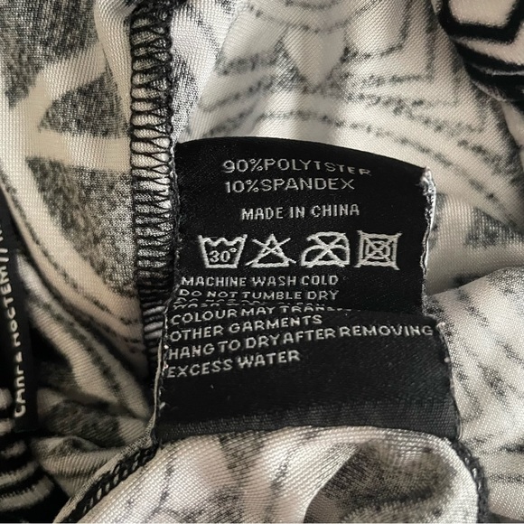 ❌ SOLD ❌ KILLSTAR Pentagram Velvet Bell Bottom Pants Size Large - Picture 8 of 9